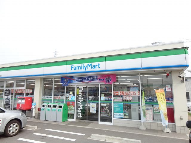 近くのファミリーマート大高寅新田店まで260m(徒歩4分)
