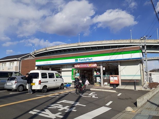 近くのファミマ さいたま円阿弥6丁目まで900m(徒歩12分)