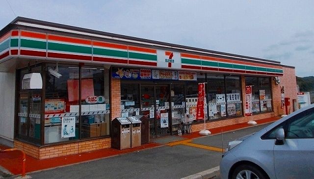 近くのセブンイレブンまで270m（徒歩4分）