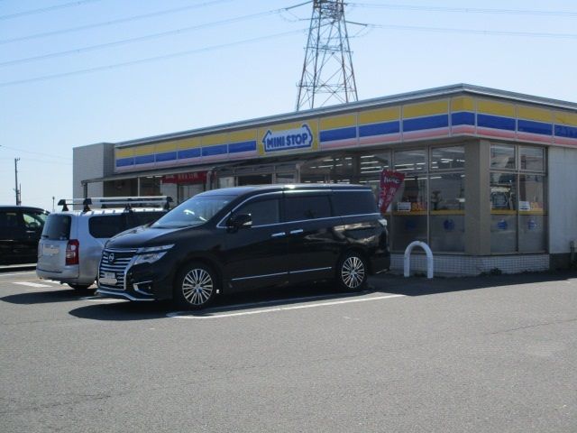 近くのミニストップまで1,800m（徒歩23分）