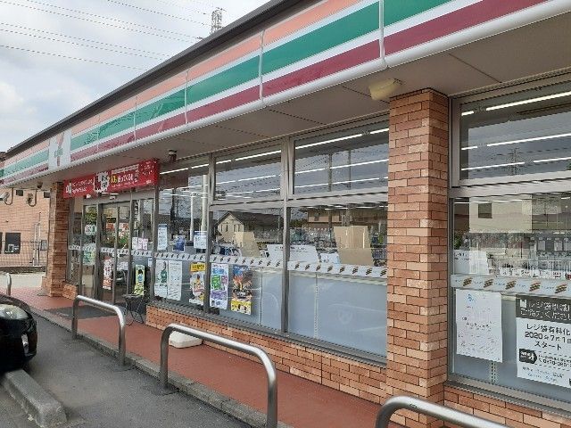 近くのセブンイレブン井野町店まで800m（徒歩10分）
