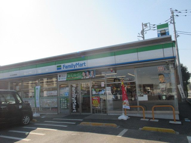 近くのファミリーマート子ども科学館前まで400m（徒歩5分）