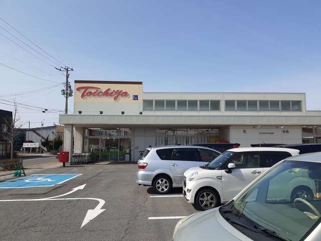 近くのト一屋駅東店まで500m(徒歩7分)