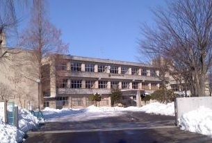 近くの蓬莱小学校まで1,300m（徒歩17分）