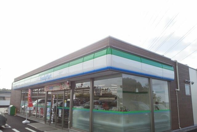 近くのファミリーマート酒々井駅前店まで1,600m（徒歩20分）