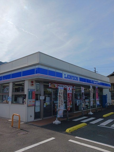 近くのローソン新居浜篠場店まで170m（徒歩3分）