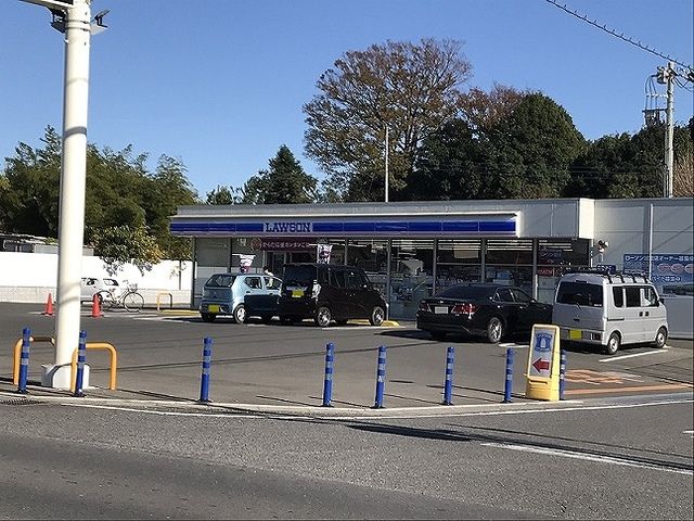 近くのコンビニまで900m（徒歩12分）