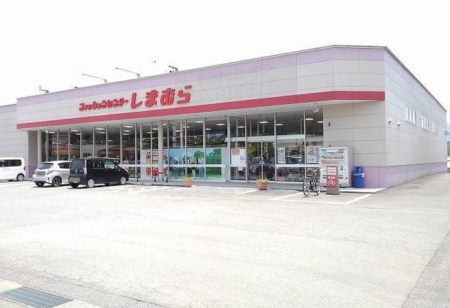近くの施設まで1,000m（徒歩13分）