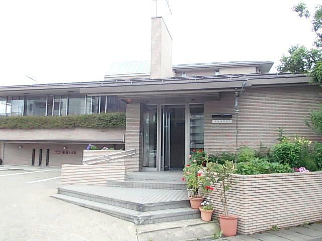 近くの細谷内科医院まで950m（徒歩12分）