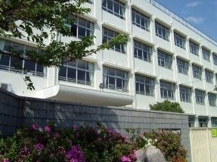 近くの落合東小学校まで1,800m（徒歩23分）
