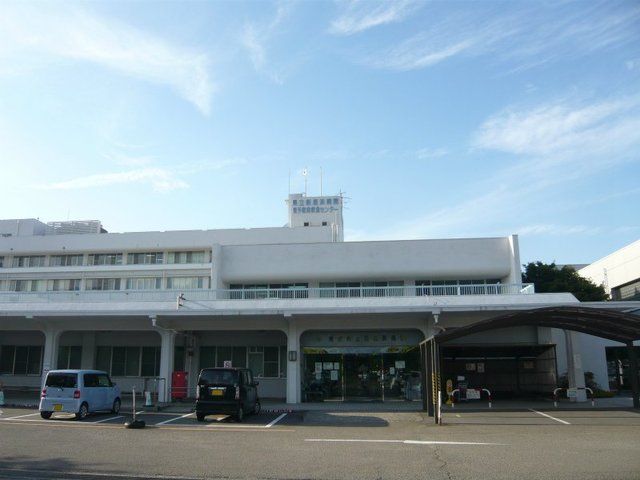 近くの愛媛県立新居浜病院様まで2,800m(徒歩35分)