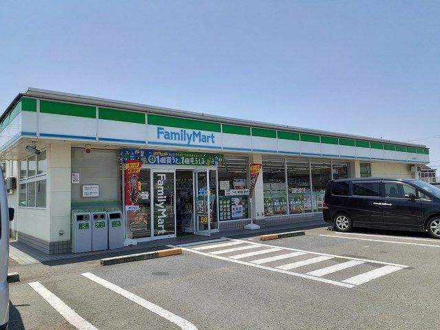 近くのフアミリーマート岩出曽屋店様まで650m(徒歩9分)