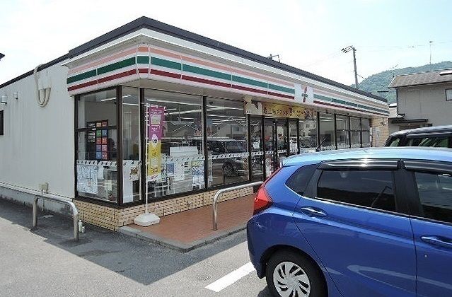 近くのセブンイレブンまで200m（徒歩3分）