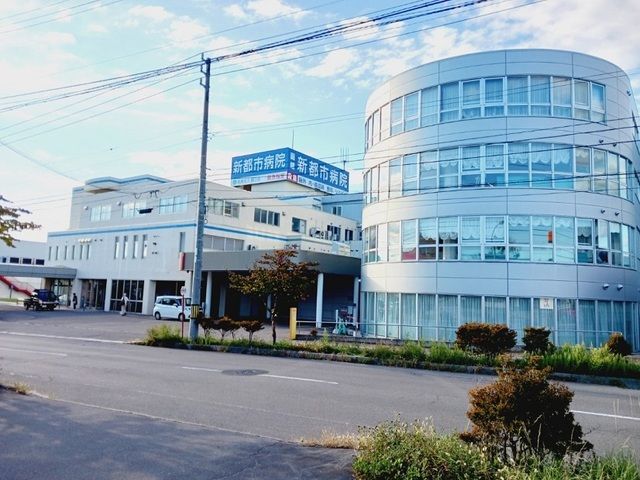 近くの函館新都市病院まで1,300m（徒歩17分）
