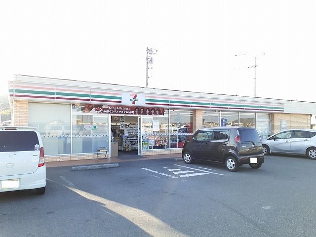 近くのセブンイレブンまで300m(徒歩4分)