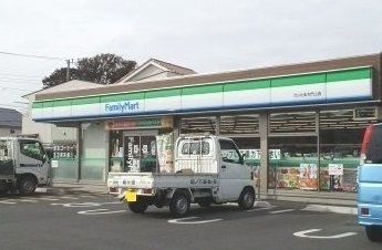 近くのファミリーマート大門上町店まで300m（徒歩4分）