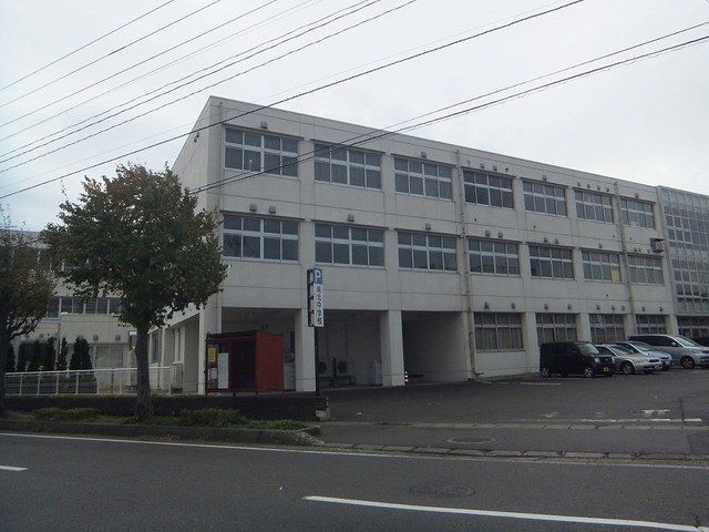 近くの城北中学校まで750m(徒歩10分)
