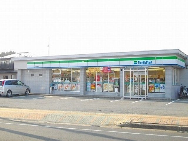 近くのコンビニまで700m（徒歩9分）