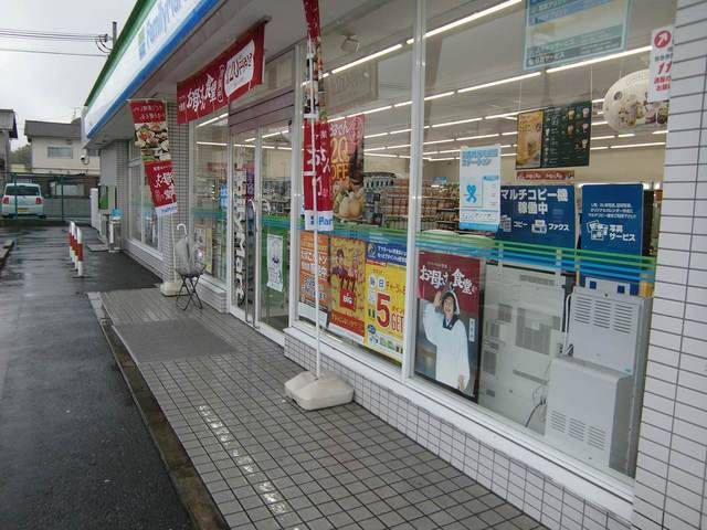 近くのファミリーマート甲西日枝店まで1,000m(徒歩13分)