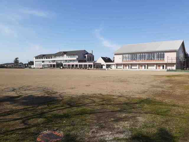 近くの酒田市立南平田小学校まで450m(徒歩6分)