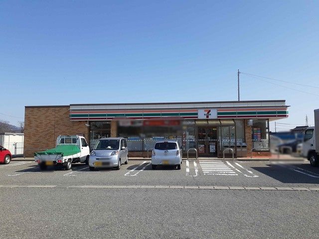 近くのコンビニまで273m（徒歩4分）