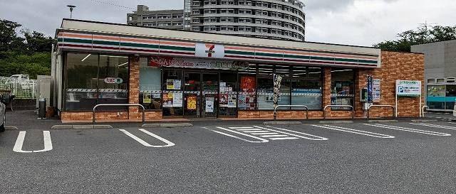 近くのセブンイレブン君津中央病院前店まで600m（徒歩8分）