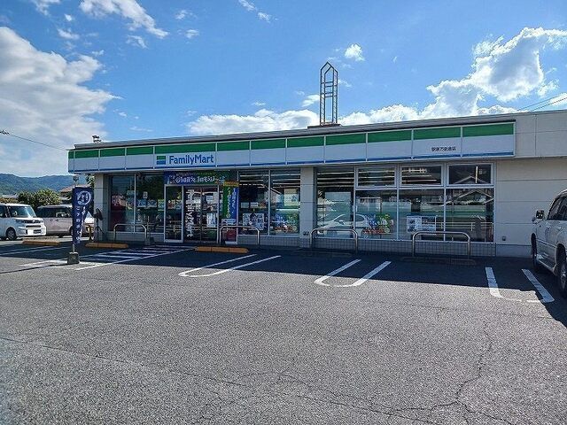 近くのファミリーマート駅家万能倉店まで180m（徒歩3分）