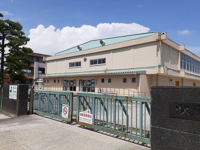 近くの駅家小学校まで600m（徒歩8分）