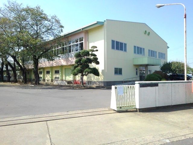 近くの下妻市立高道祖小学校まで950m（徒歩12分）