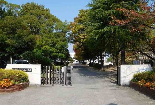 近くの小学校まで1,200m（徒歩15分）