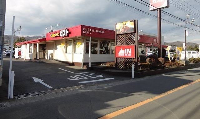 近くの飲食店まで750m（徒歩10分）