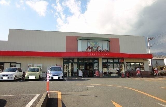 近くのスーパーまで800m（徒歩10分）