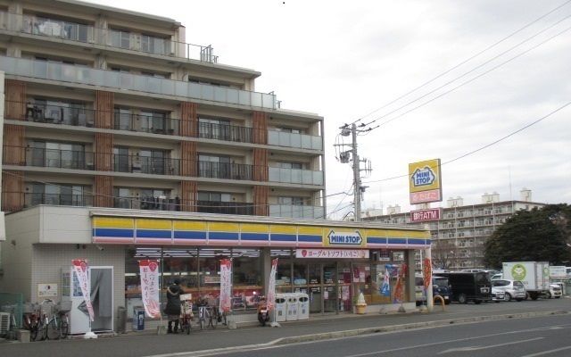 近くのミニストップ前原西６丁目店まで650m（徒歩9分）