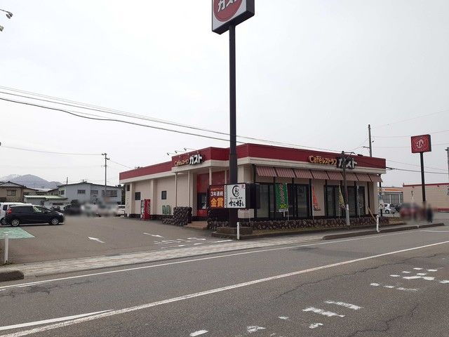 近くのガスト鶴岡店まで466m(徒歩6分)