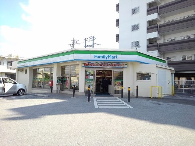 近くのファミマみどり町5丁目店まで750m(徒歩10分)