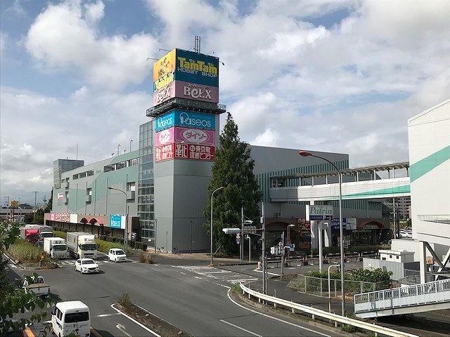 近くのスーパーまで1,600m（徒歩20分）