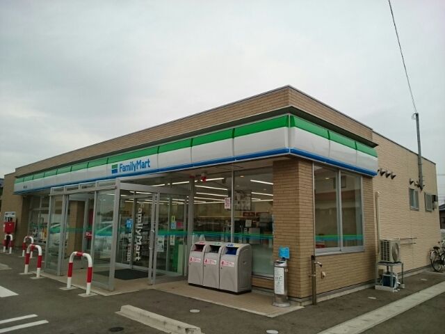 近くのファミリーマート新潟立仏店まで660m（徒歩9分）