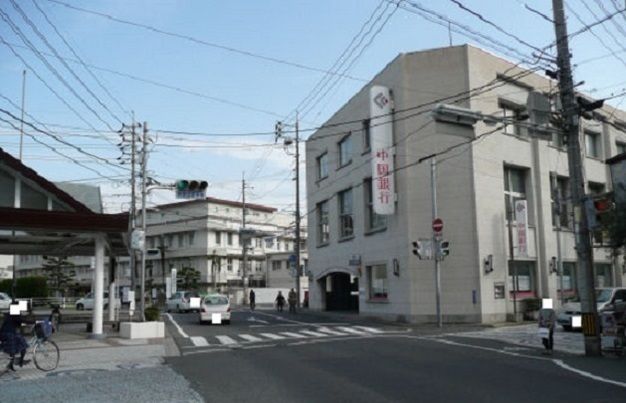 近くの銀行まで1,400m（徒歩18分）