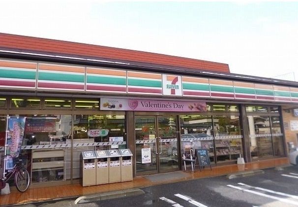 近くのセブンイレブンまで850m（徒歩11分）
