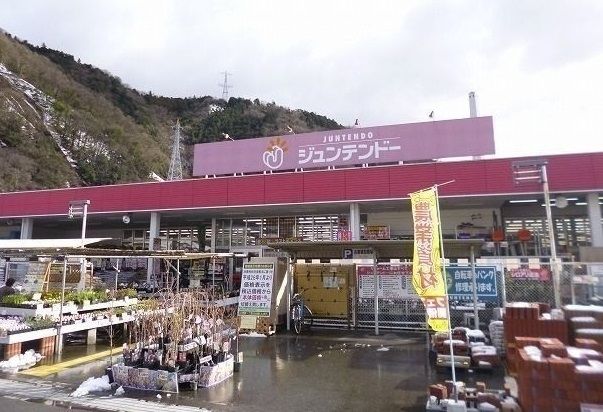 近くのジュンテンドーまで1,000m（徒歩13分）