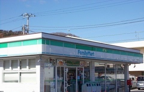 近くのファミリーマート三島壱町田店まで650m（徒歩9分）