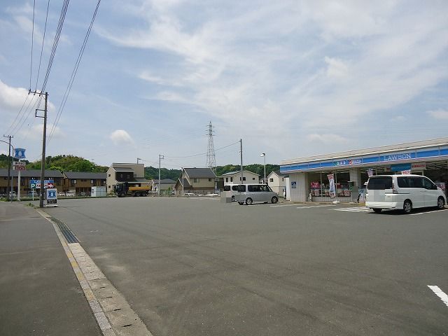 近くのローソン君津郡店まで450m（徒歩6分）