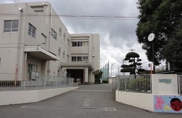 近くの市原市立湿津中学校まで1,800m（徒歩23分）