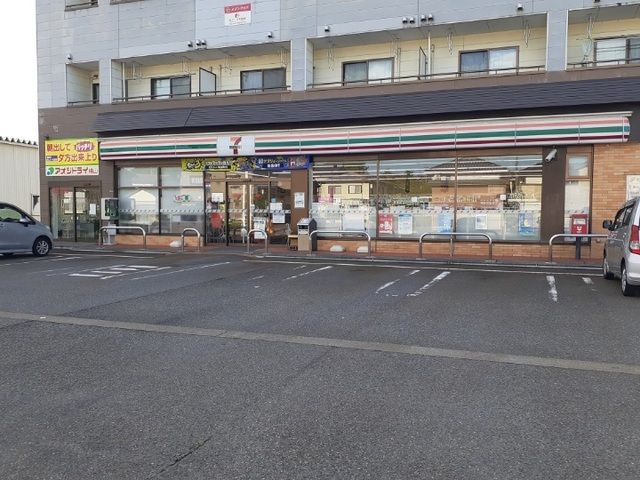 近くのコンビニまで440m（徒歩6分）