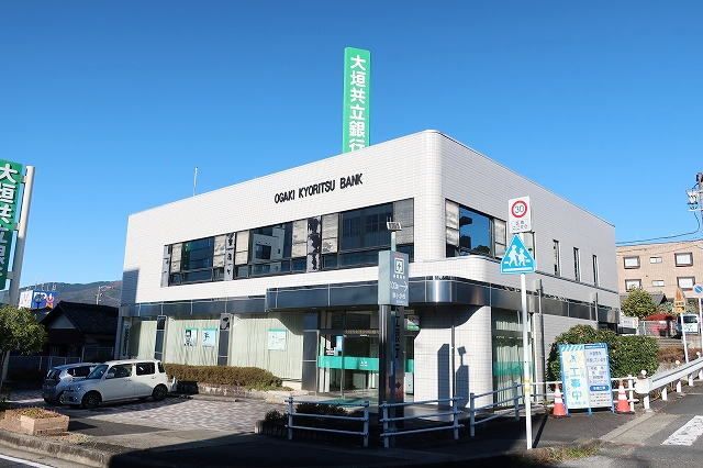 近くの大垣共立銀行まで950m（徒歩12分）
