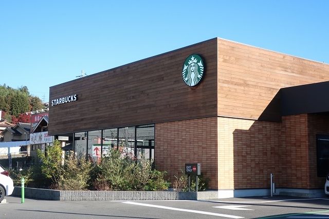 近くのスターバックスコーヒーまで950m（徒歩12分）
