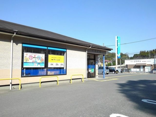 近くの十八銀行小江原出張所まで1,700m（徒歩22分）