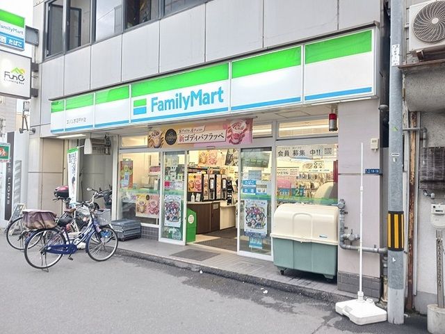近くのファミリーマート様まで220m(徒歩3分)