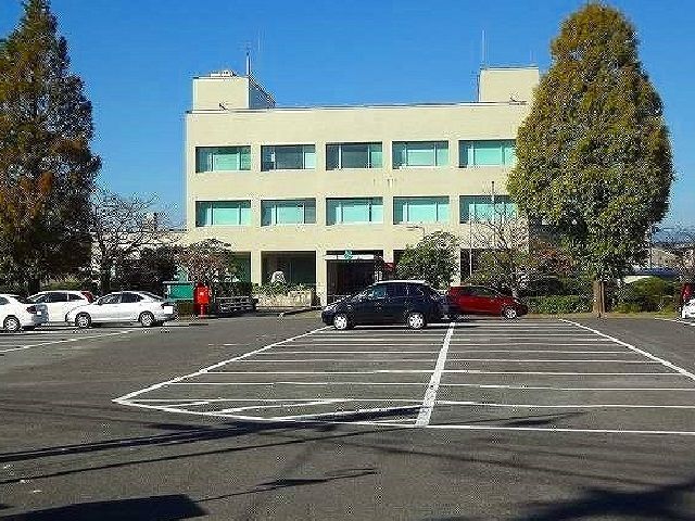 近くの役所まで1,600m（徒歩20分）