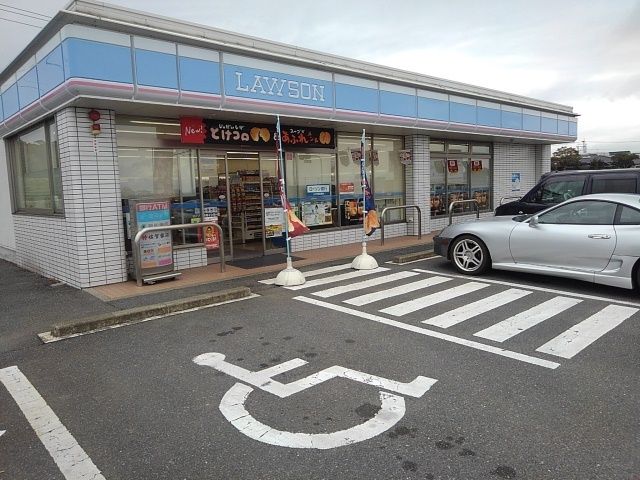 近くのローソン鳥栖インター店まで650m(徒歩9分)